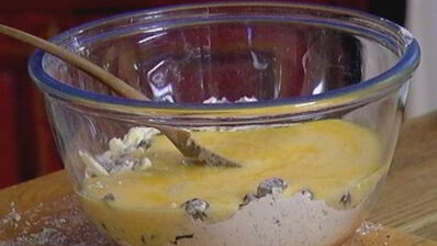 маффины с шоколадом и вяленой вишней