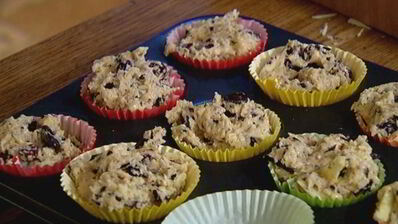 маффины с шоколадом и вяленой вишней