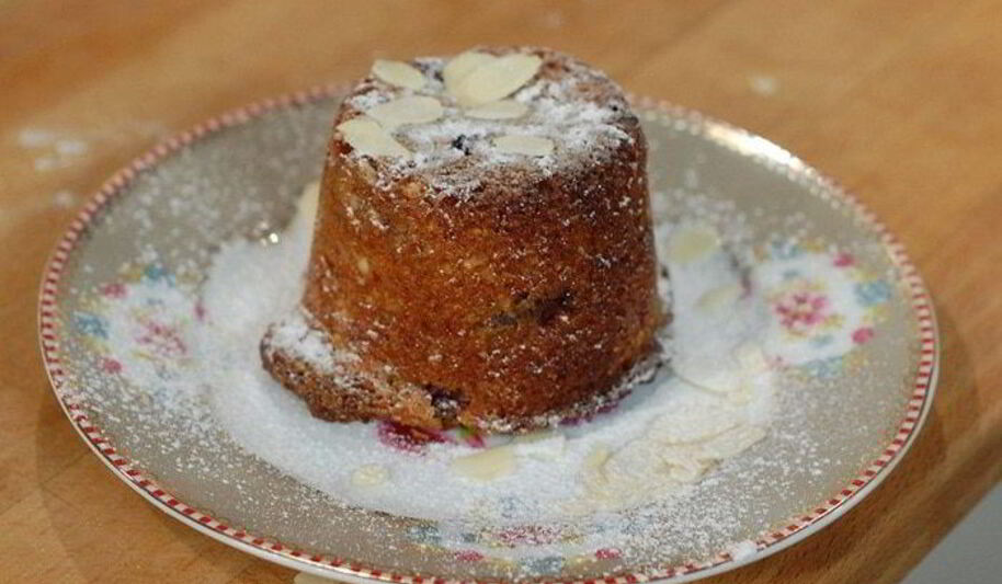 Рецепт миндальных маффинов с вишней