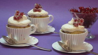 смородиновые маффины с безе