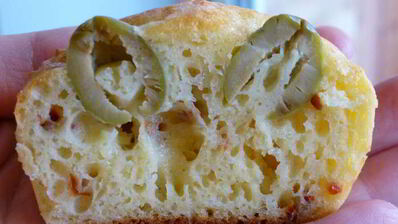 сырные маффины с паприкой и оливками