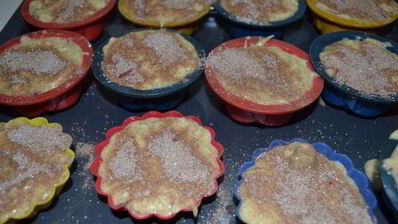 яблочные маффины с халвой и корицей