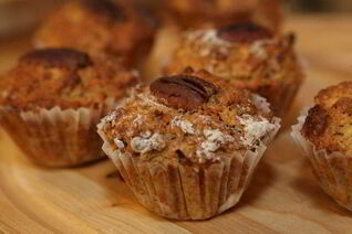 Яблочные маффины с орехами пекан