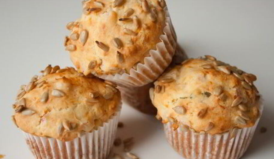 Рецепт закусочных маффинов с ветчиной и сыром