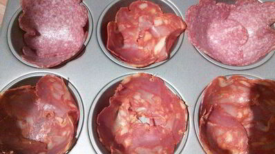 закусочные маффины в стаканчиках из чоризо-салями