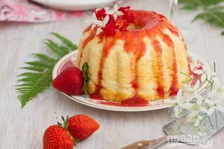 Манник с клубничным соусом