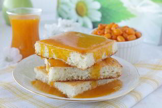 Манник творожный с облепиховым соусом