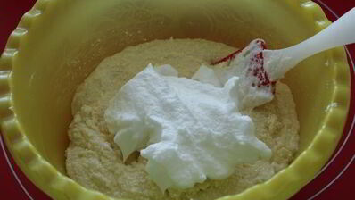 манник творожный с облепиховым соусом