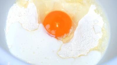 кукурузные оладьи с острой сальсой