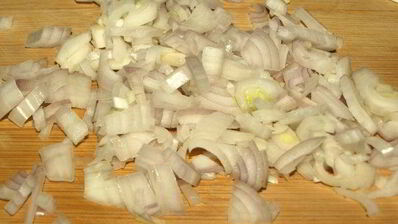 морковные оладьи на хрустящих крекерах с йогуртовым соусом