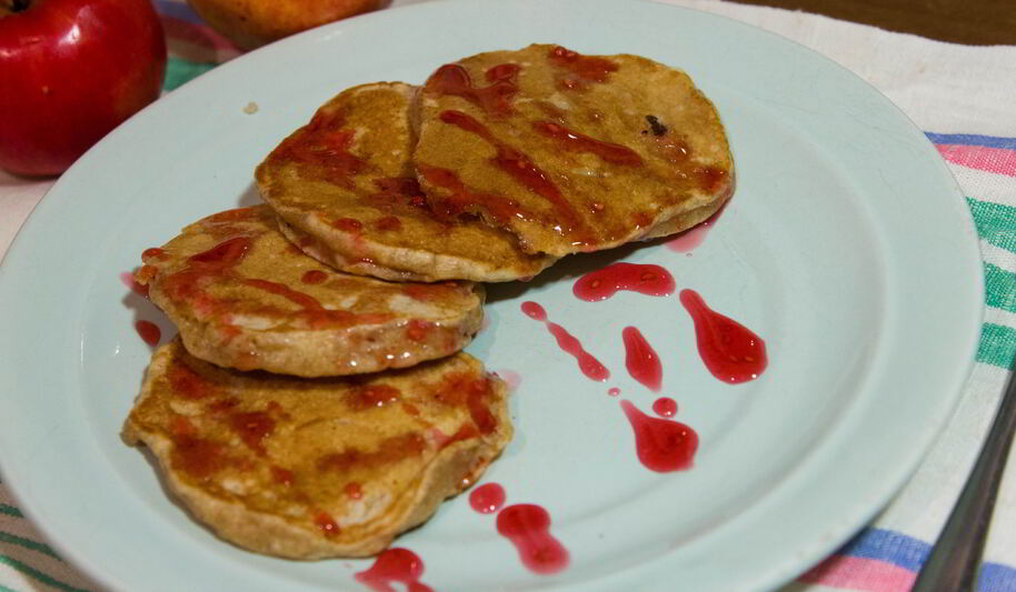 Рецепт оладий из цельнозерновой муки с яблоками