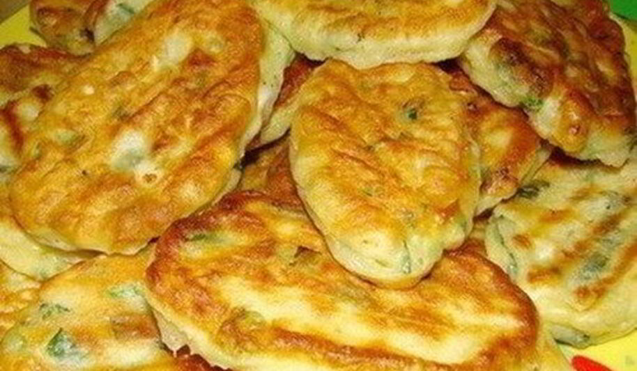 Рецепт оладий на кефире с зеленым луком и яйцом