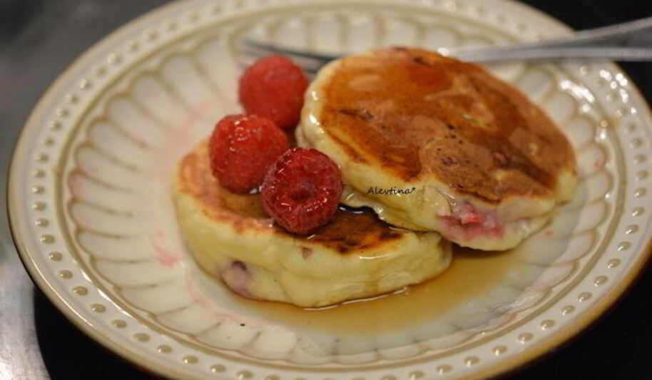 Рецепт оладий с малиной и рикоттой