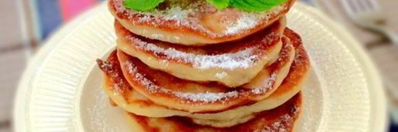 Творожные оладьи с яблоками