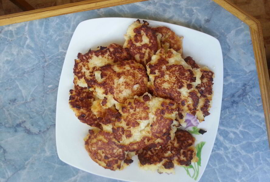 Яблочные оладьи на манной каше