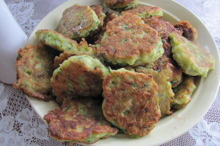 Золотистые оладьи из кабачков