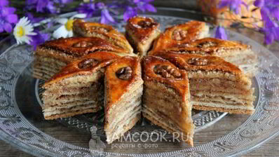 пахлава с грецкими орехами и медом