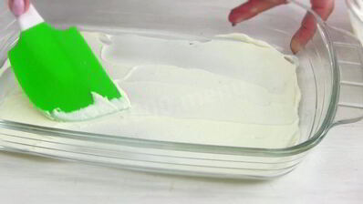 клубничный десерт со сметаной и печеньем орео