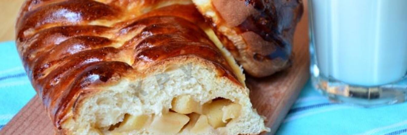 Дрожжевая коса пирог с яблоками