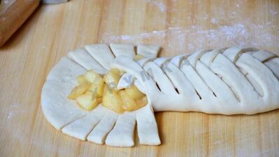 дрожжевая коса пирог с яблоками