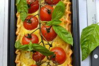 Киш с черри и греческим сыром