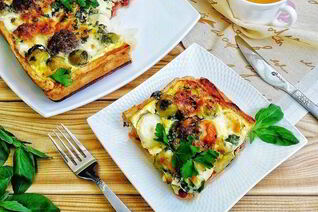 Киш с фаршем и овощами в ароматной заливке