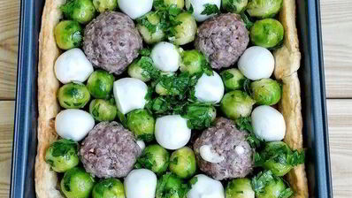 киш с фаршем и овощами в ароматной заливке