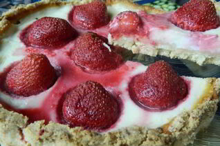 Клубничный пирог с заливкой