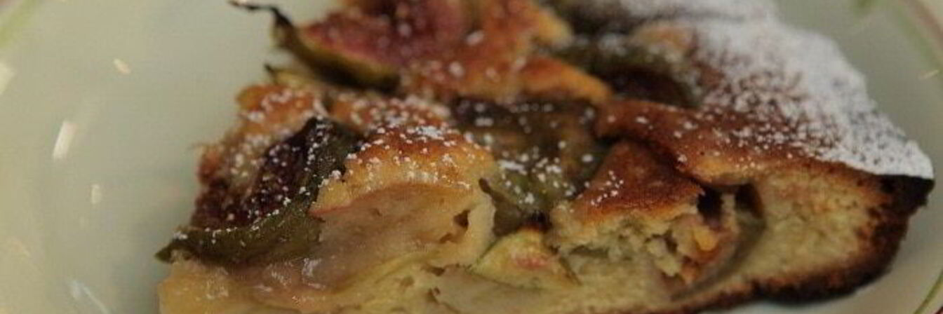 Легкий пирог с бананами и инжиром