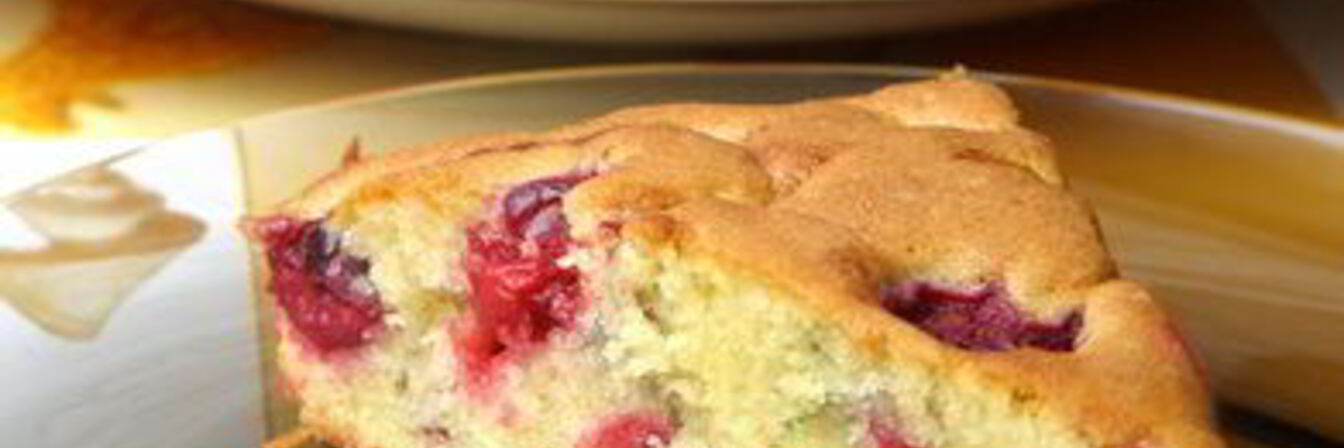 Легкий вишневый пирог