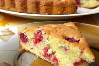 Легкий вишневый пирог