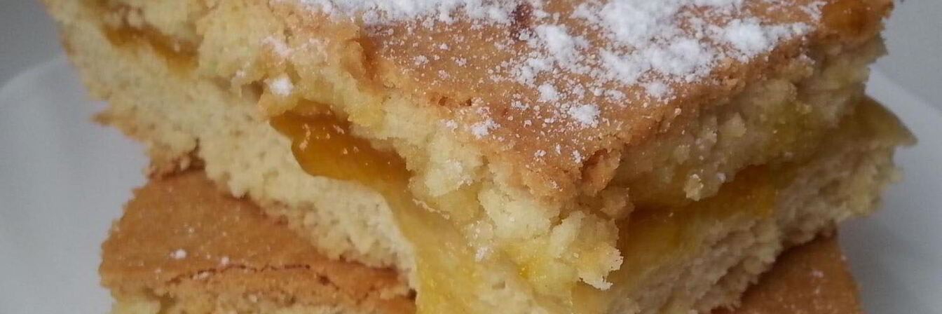 Песочный пирог с абрикосовым вареньем