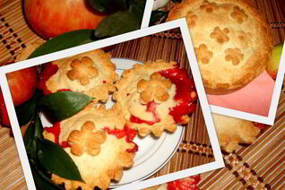 Пирог c яблоками и красной смородиной