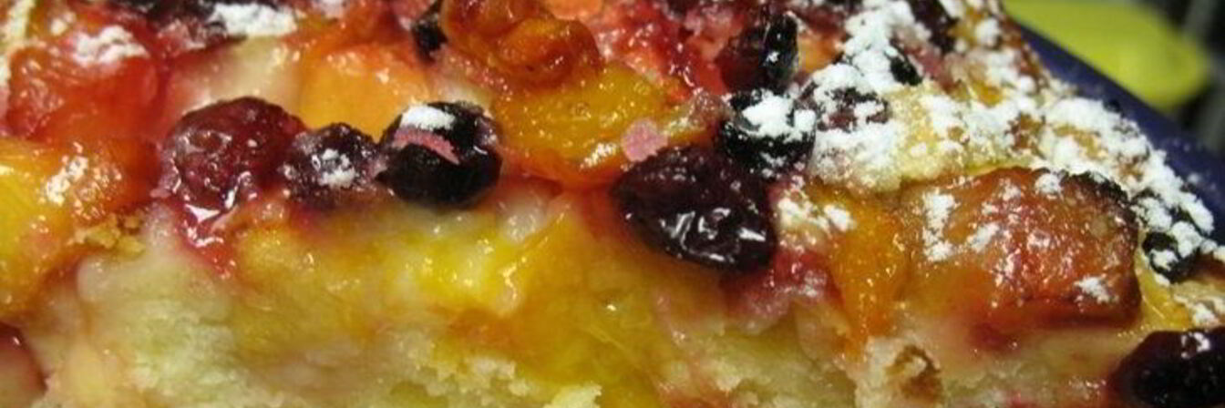 Пирог на ряженке с ягодами