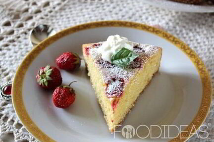 Пирог с клубникой