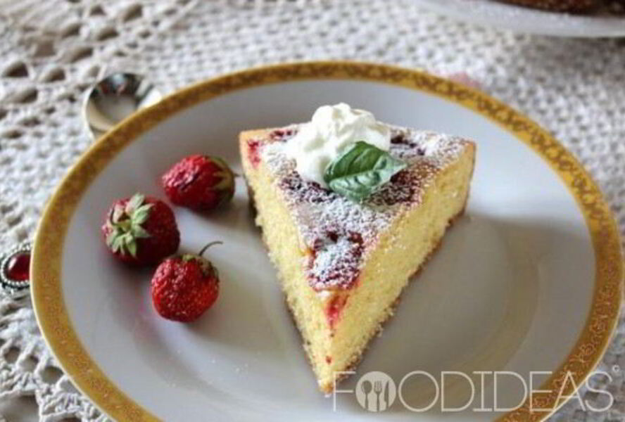 Пирог с клубникой