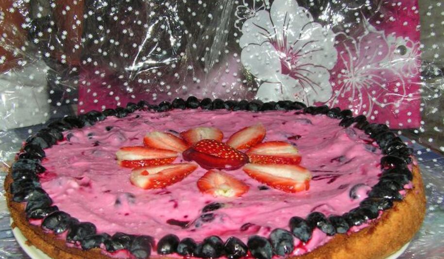 Рецепт пирога с летним ягодным кремом