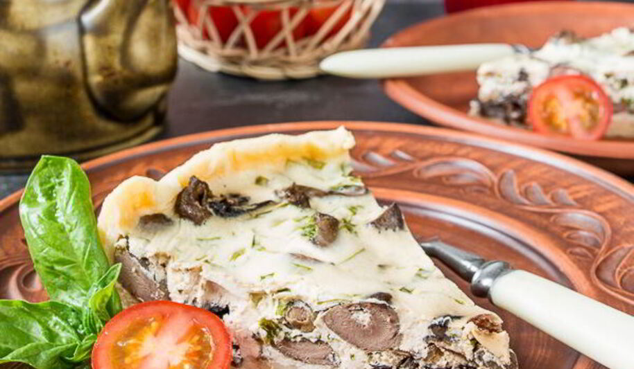 Рецепт пирога с подберезовиками и куриными сердечками