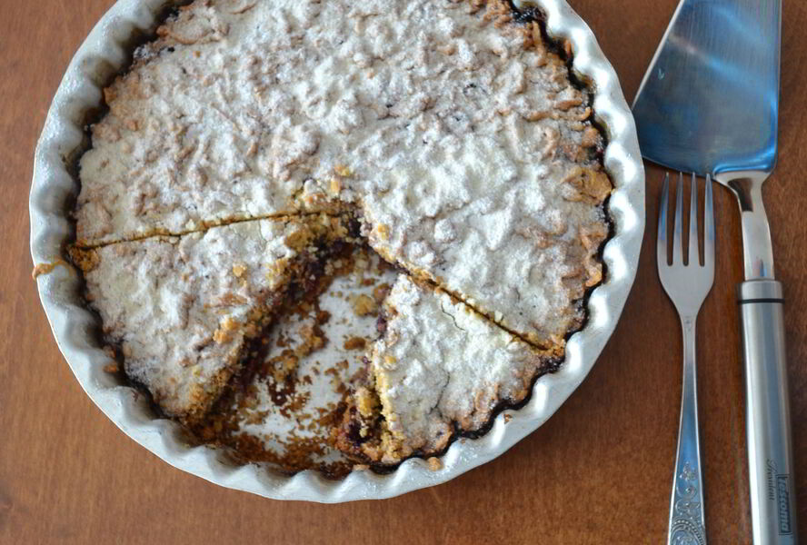 Пирог со смородиновым вареньем