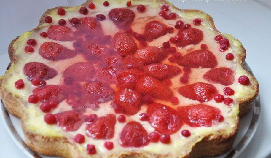 Рецепт тирольского пирога с ягодами и нежным кремом