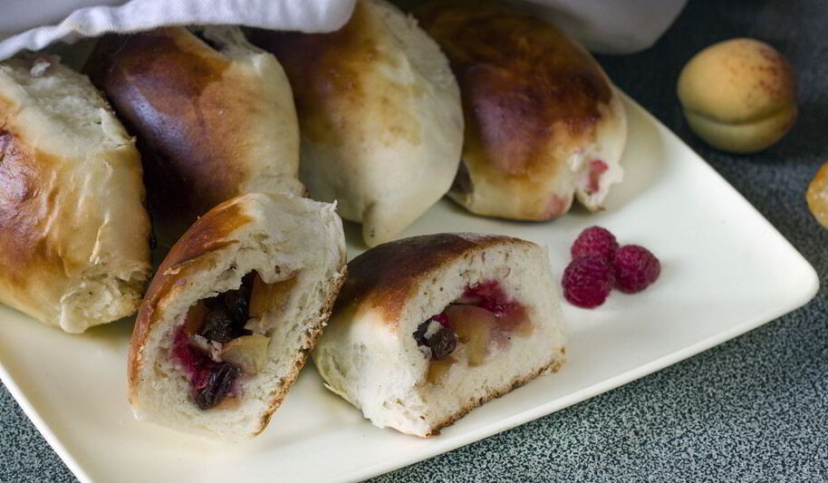 Рецепт безопарных пирожков с абрикосом и малиной