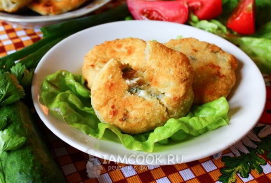 Быстрые пирожки с курицей и брынзой