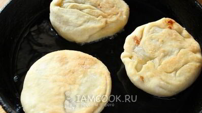 быстрые пирожки с курицей и брынзой