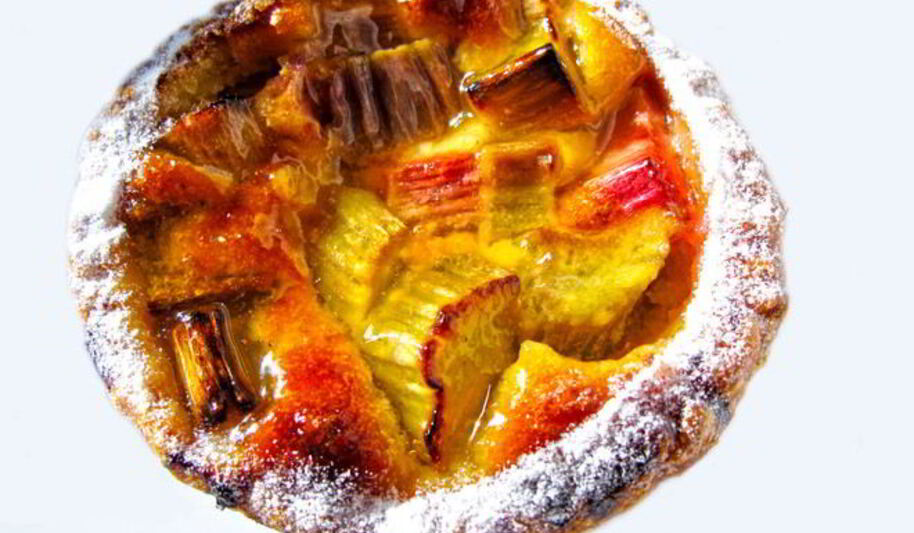 Рецепт делайма пирожки с ревенем из дрожжевого и слоеного теста