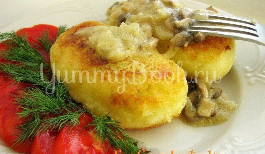 Рецепт картофельных пирожков с грибным соусом