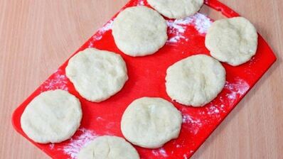 пирожки-булочки на кефире с оливками и зеленью