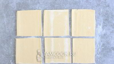 пирожки из слоеного теста с клубникой