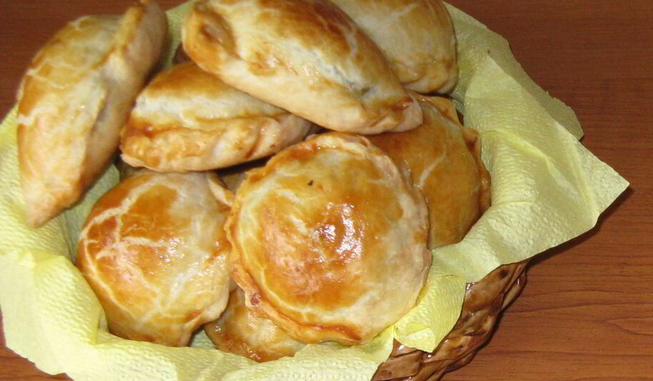 Рецепт пирожков иза слоеного тест с мясома