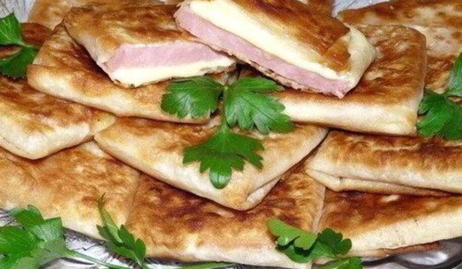 Рецепт пирожков из тонкого лаваша с сыром и ветчиной