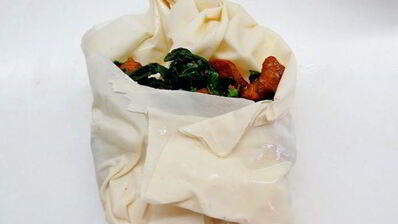 пирожки плиссе с курицей и шпинатом из теста фило